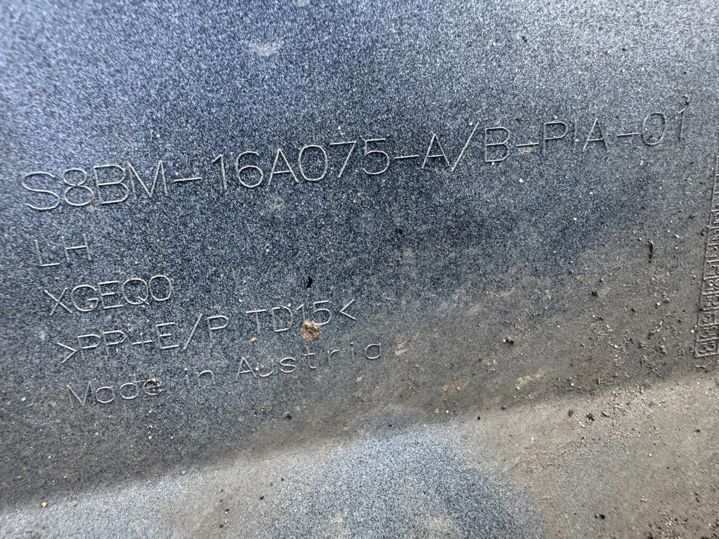 LAND ROVER DEFENDER L663 2020-24 FRONT LEFT WHEEL ARCH S8BM-16A075