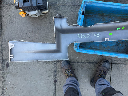 2024 land rover defender front trim facia L663 s8bm-17820 broken clips scratched