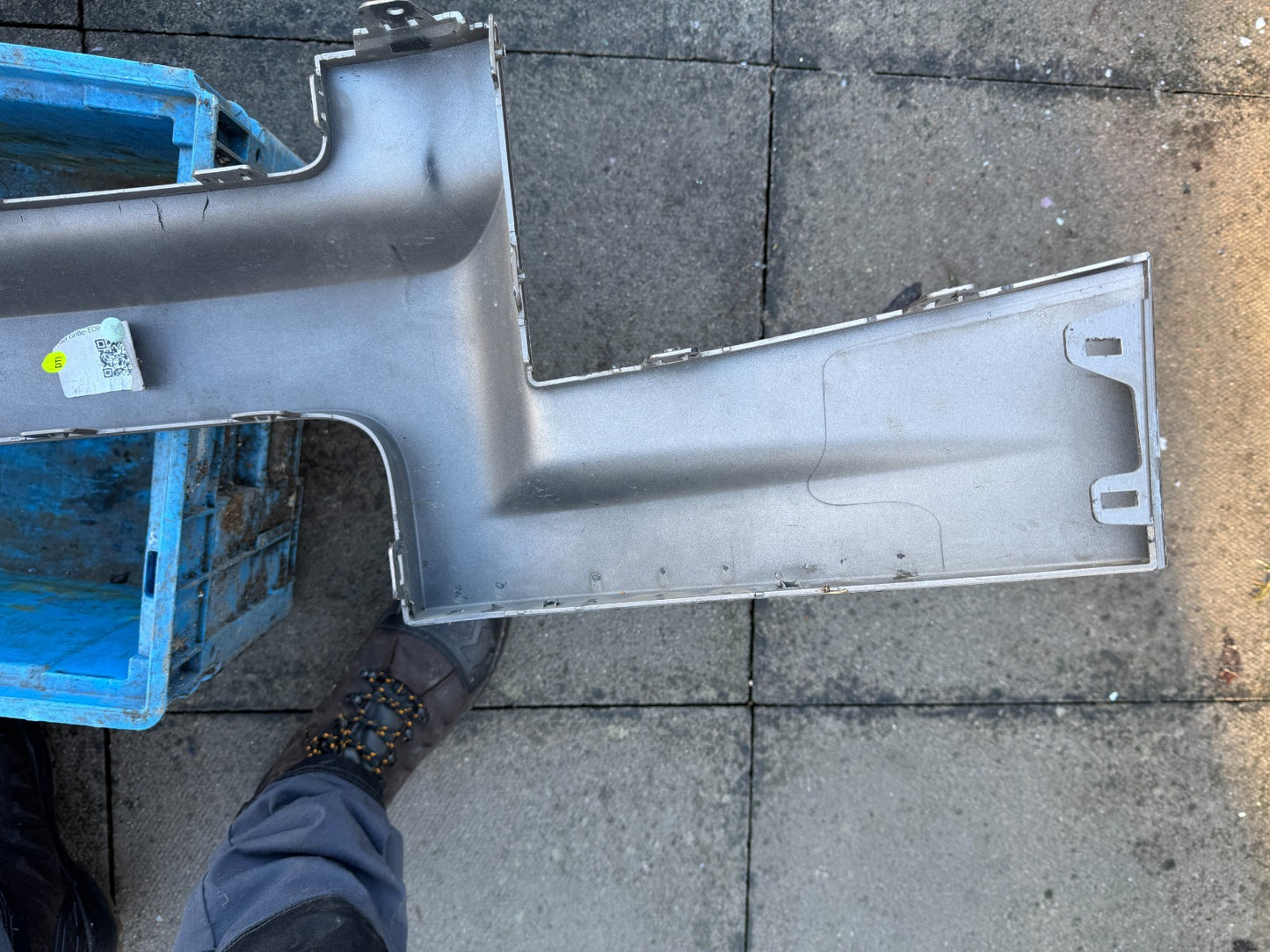 2024 land rover defender front trim facia L663 s8bm-17820 broken clips scratched