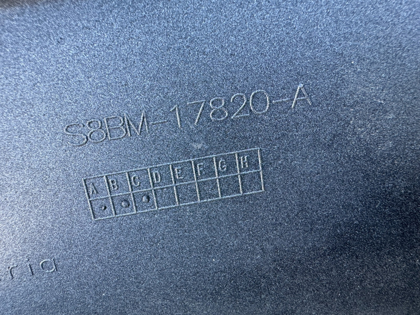 2024 land rover defender front trim facia L663 s8bm-17820 broken clips scratched