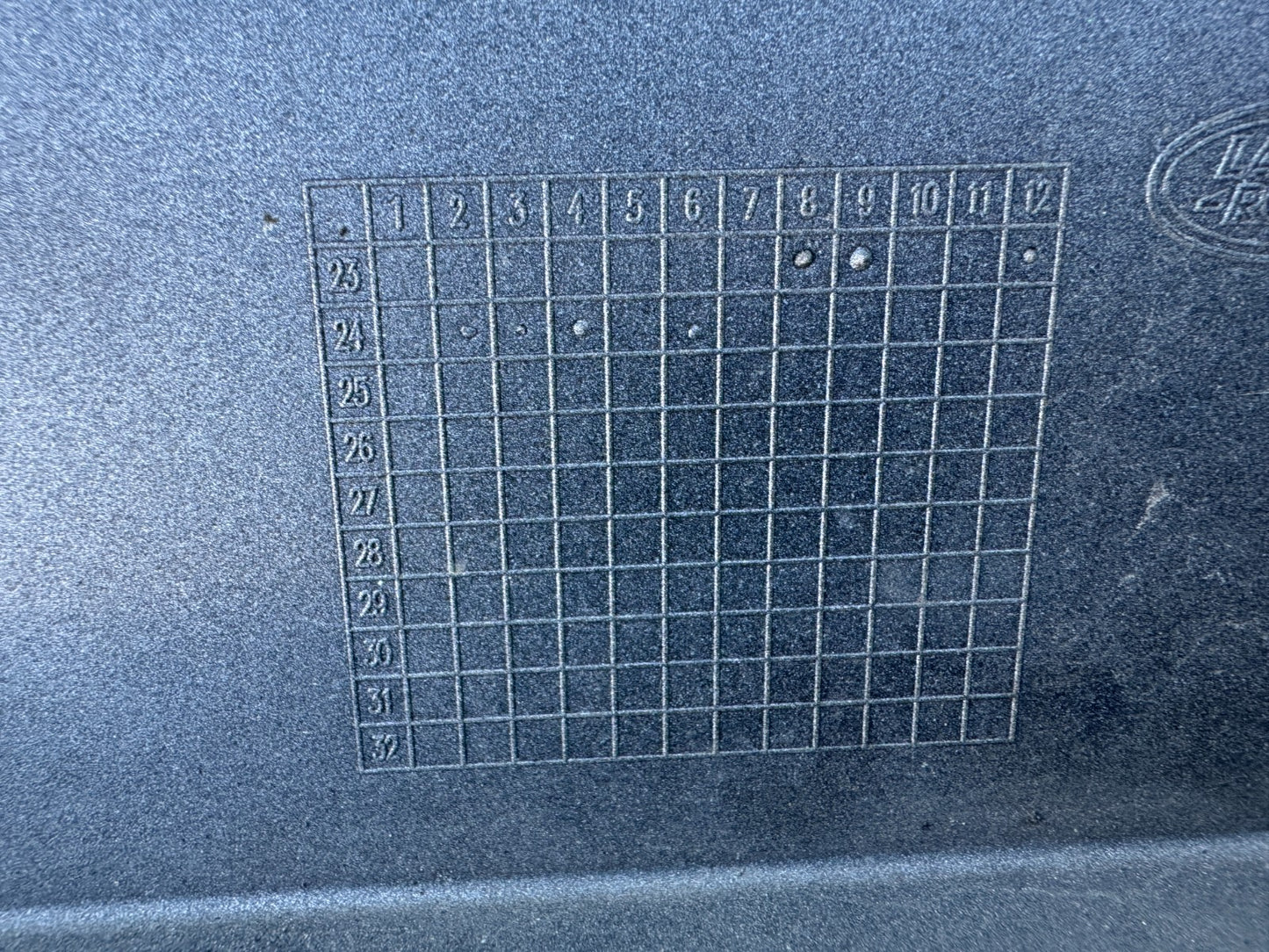 2024 land rover defender front trim facia L663 s8bm-17820 broken clips scratched