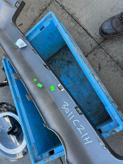 2024 land rover defender front trim facia L663 s8bm-17820 broken clips scratched