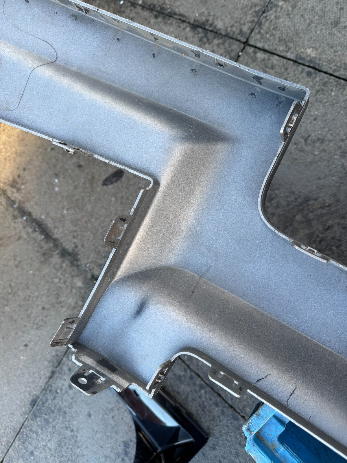 2024 land rover defender front trim facia L663 s8bm-17820 broken clips scratched