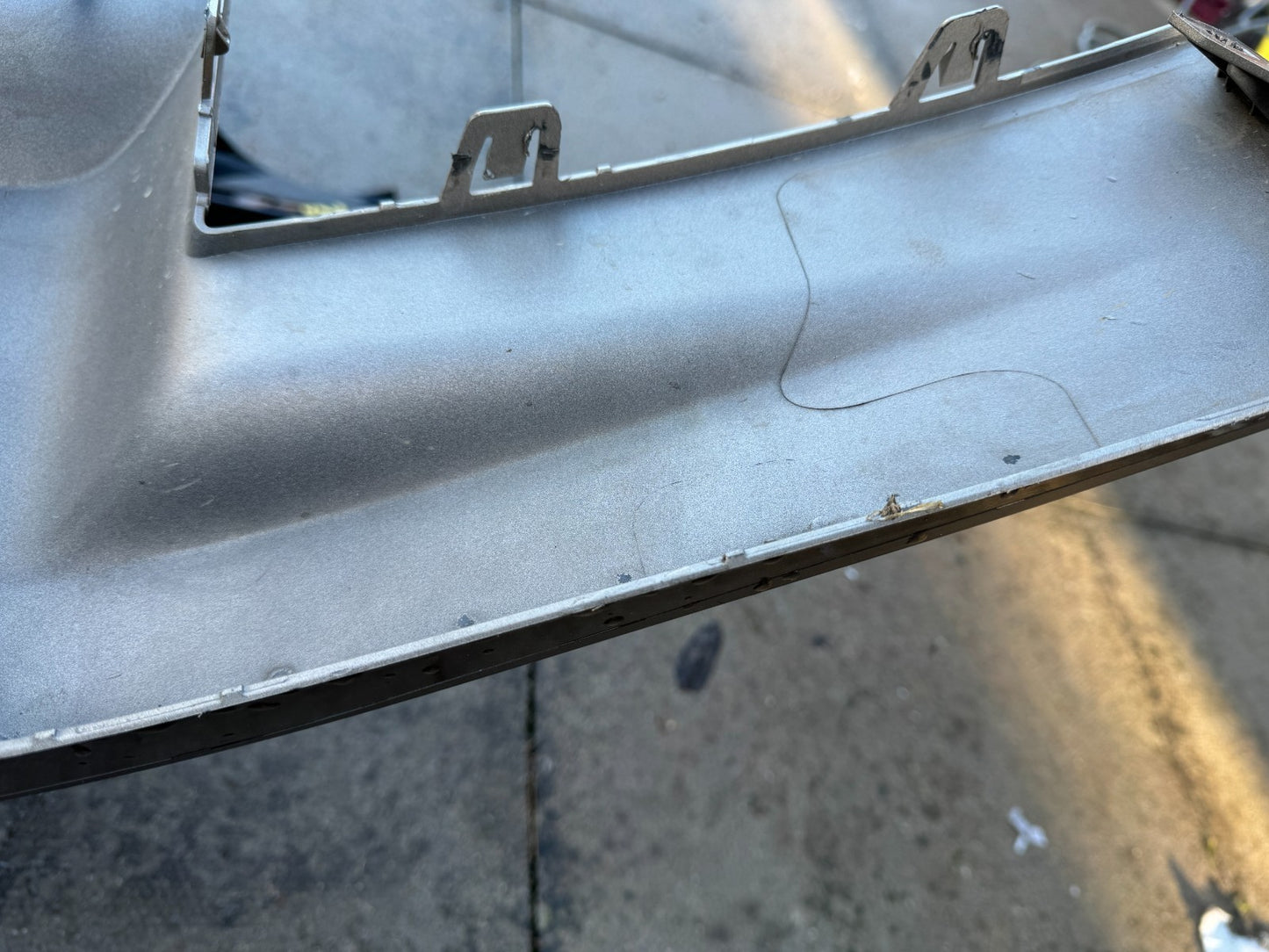 2024 land rover defender front trim facia L663 s8bm-17820 broken clips scratched