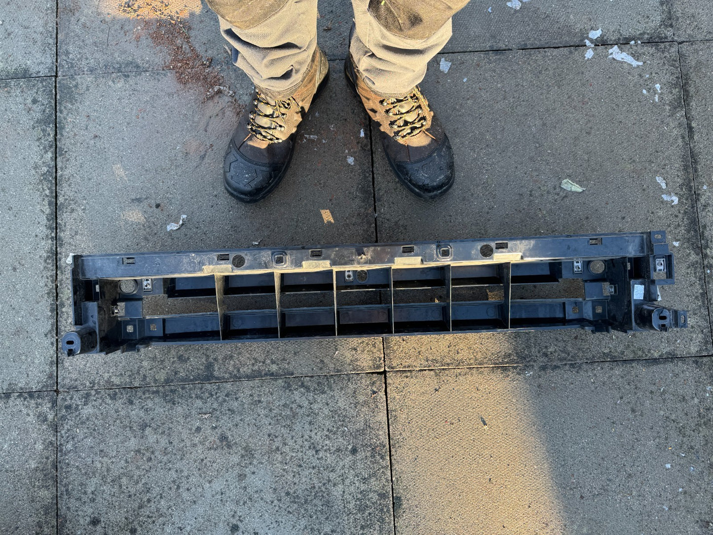 LAND ROVER DEFENDER X L663 FRONT BUMPER MOUNT BRACKET L8B217A793A 2024