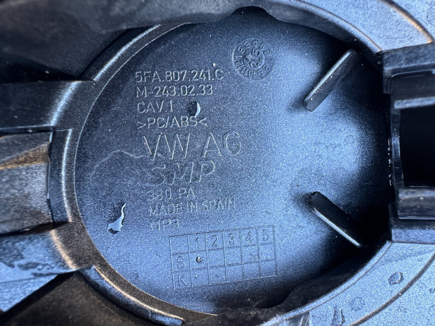 CUPRA LEON Front Grill 2025-On | OEM 5FA853667H Used Genuine REAR DAMAGE