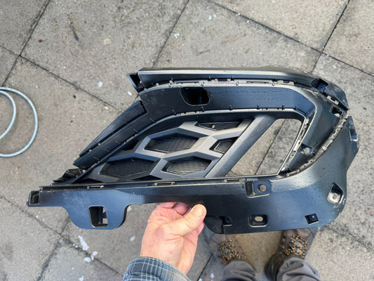 Genuine Kia Sportage 21-On Drivers Side Front Fog Lamp Moulding Cover 86564R2CA0