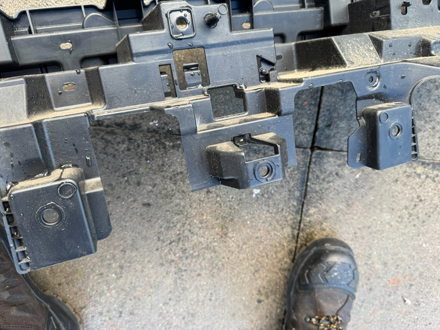 GENUINE RANGE ROVER SPORT L461 REAR BUMPER CENTRE BRACKET 2022-ON N9X217B861A