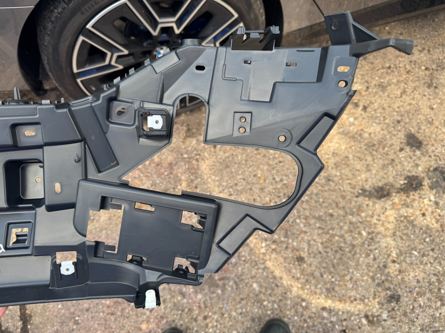 GENUINE LAND ROVER DISCOVERY L462 2020-2024 REAR RIGHT SIDE BUMPER MOUNT BRACKET