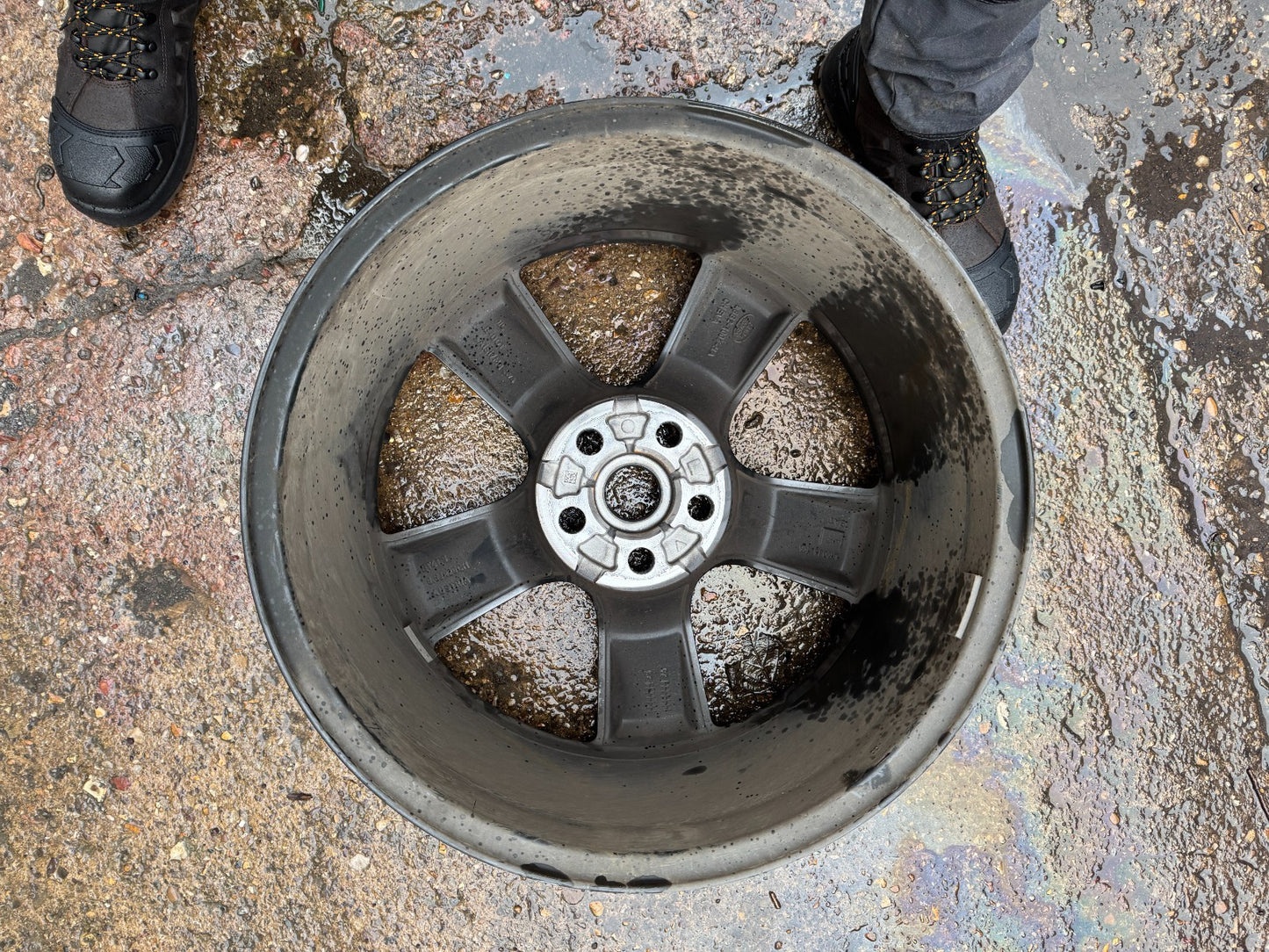 GENUINE LAND ROVER DEFENDER L663 20" 8.5J GREY ALLOY WHEEL L8B21007HA GOOD!