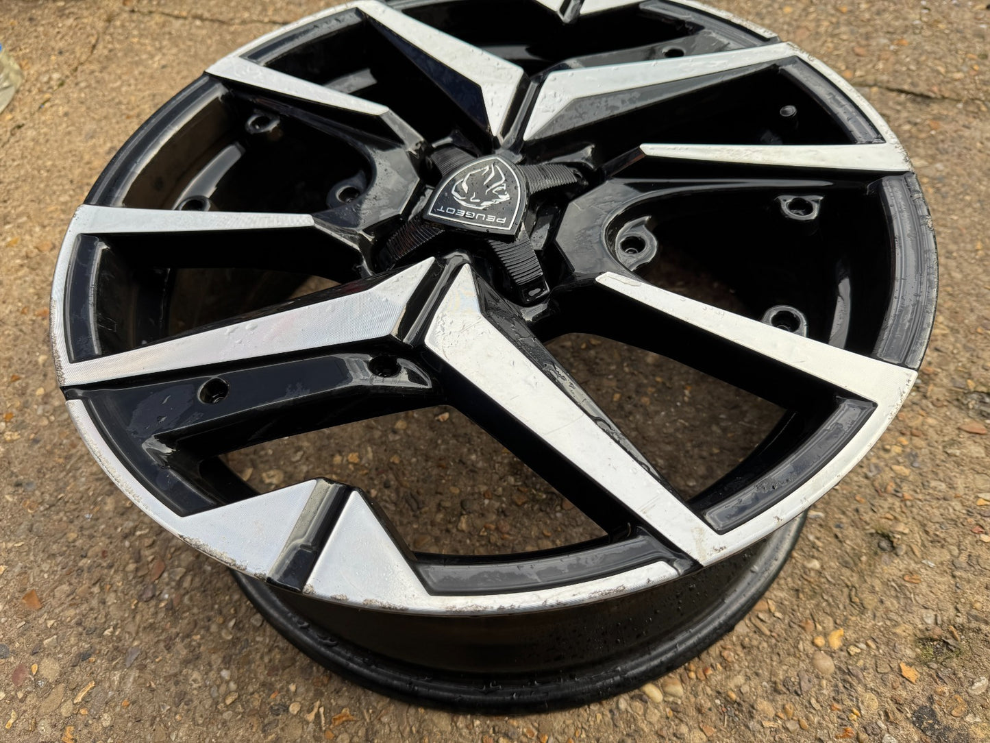 1x 2023 Genuine Peugeot 208 Hybrid GT Mk2 17” Alloy Wheel Rim 7Jx17 9851308480