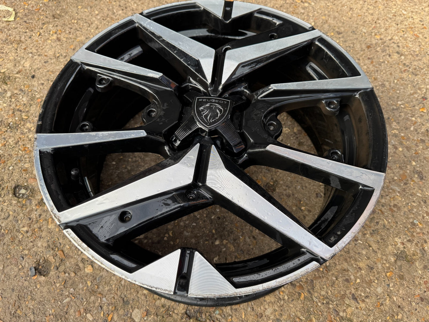 1x 2023 Genuine Peugeot 208 Hybrid GT Mk2 17” Alloy Wheel Rim 7Jx17 9851308480