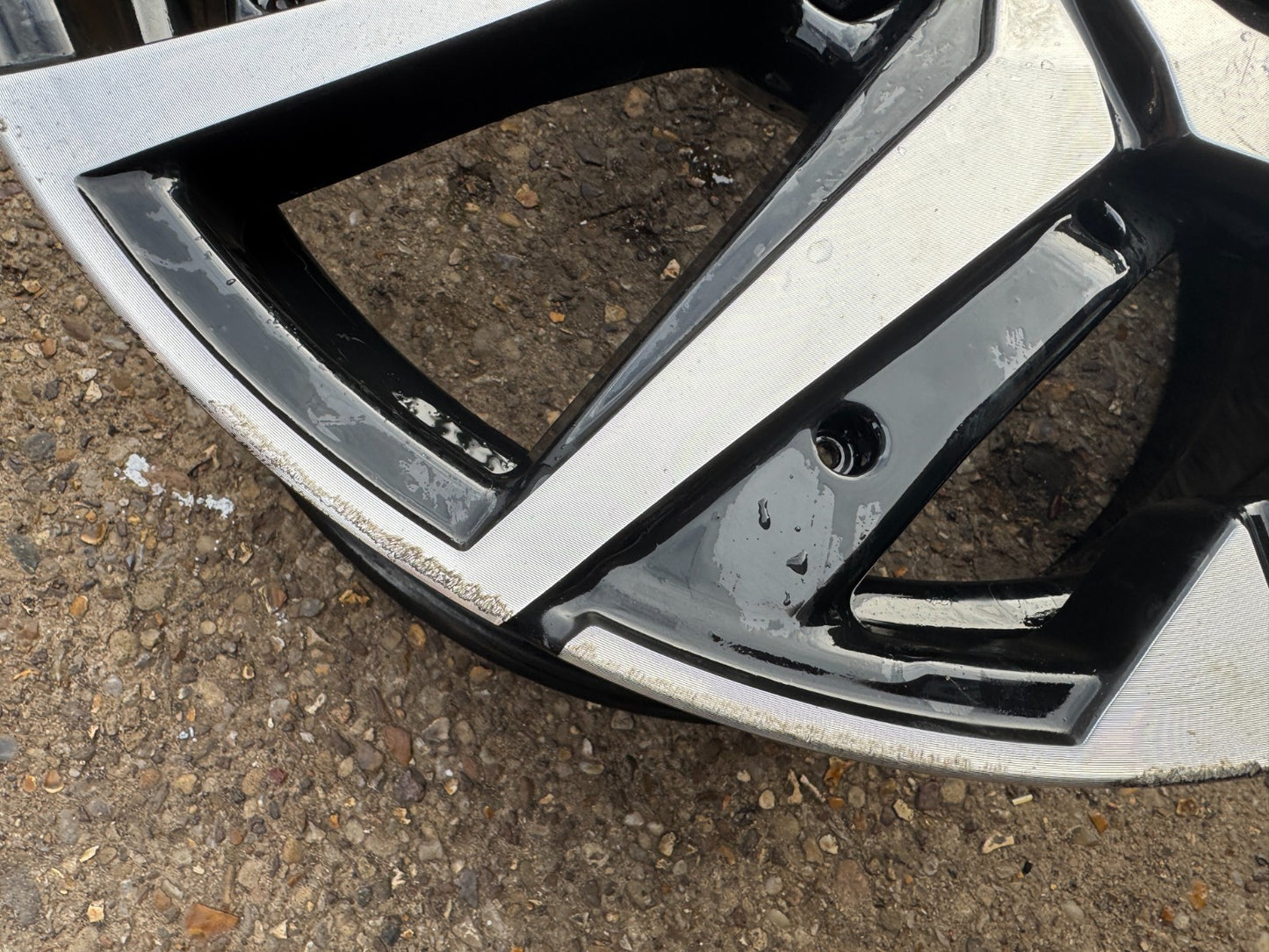 1x 2023 Genuine Peugeot 208 Hybrid GT Mk2 17” Alloy Wheel Rim 7Jx17 9851308480