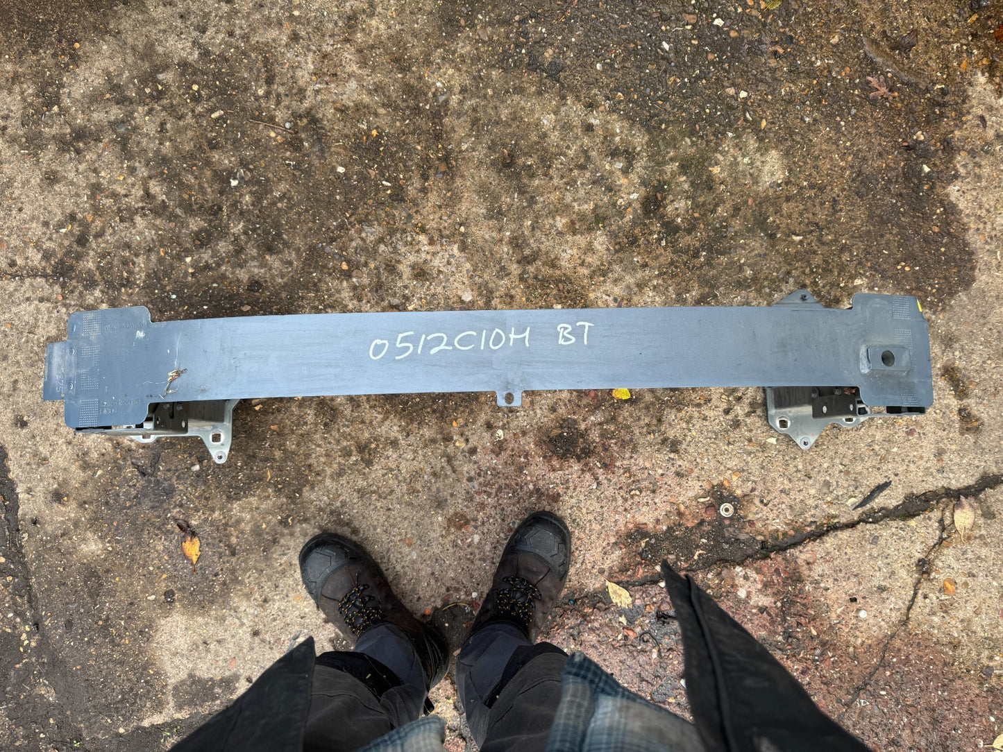 VOLVO XC40 2021 FRONT BUMPER SUPPORT REINFORCEMENT BAR 32318904 SMALL DENT