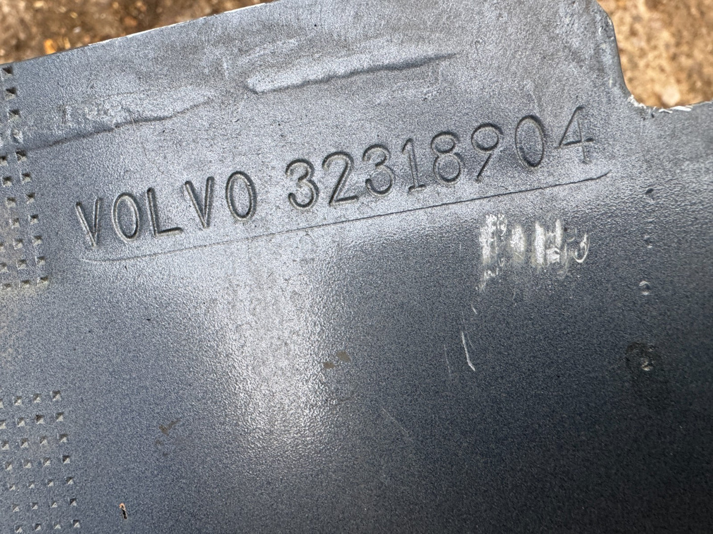 VOLVO XC40 2021 FRONT BUMPER SUPPORT REINFORCEMENT BAR 32318904 SMALL DENT