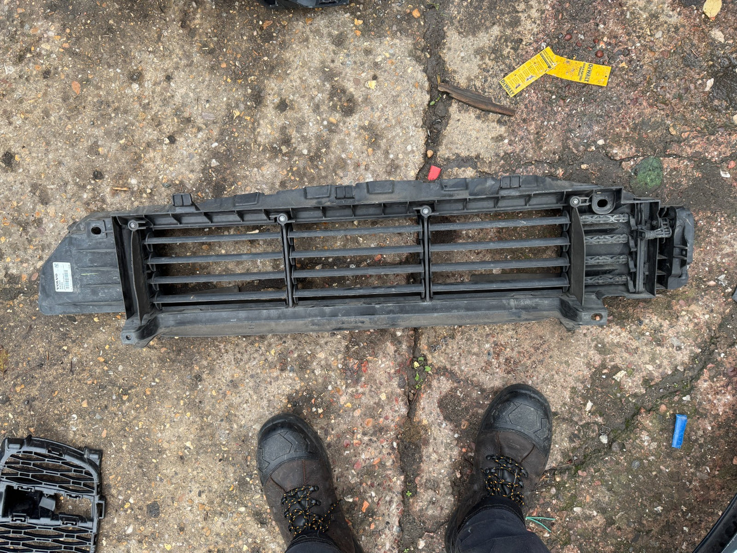 Volvo XC40 GENUINE intercooler air Duct With Motor 31455422 Damaged