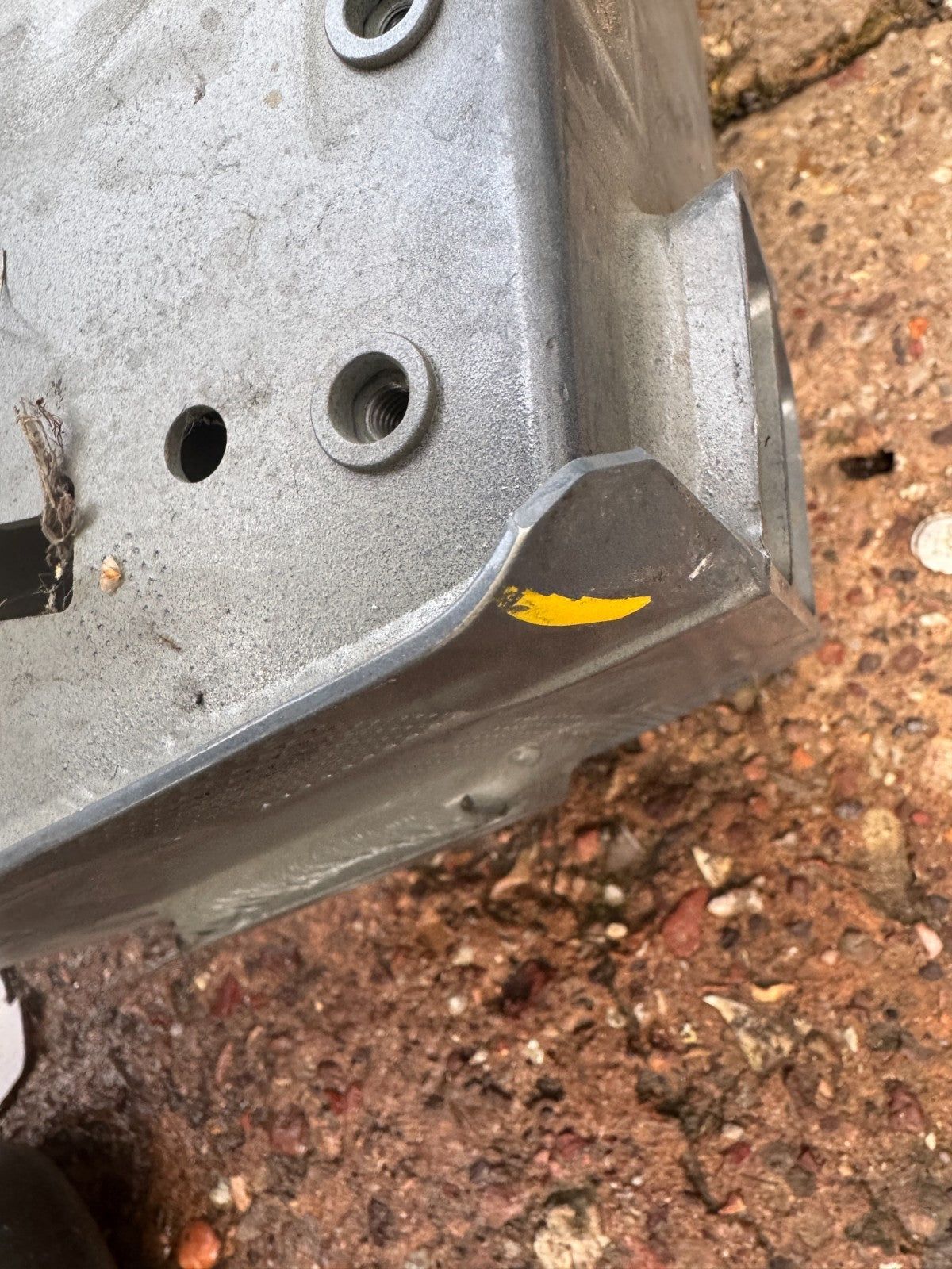 VOLVO XC40 2021 FRONT BUMPER SUPPORT REINFORCEMENT BAR 32318904 SMALL DENT