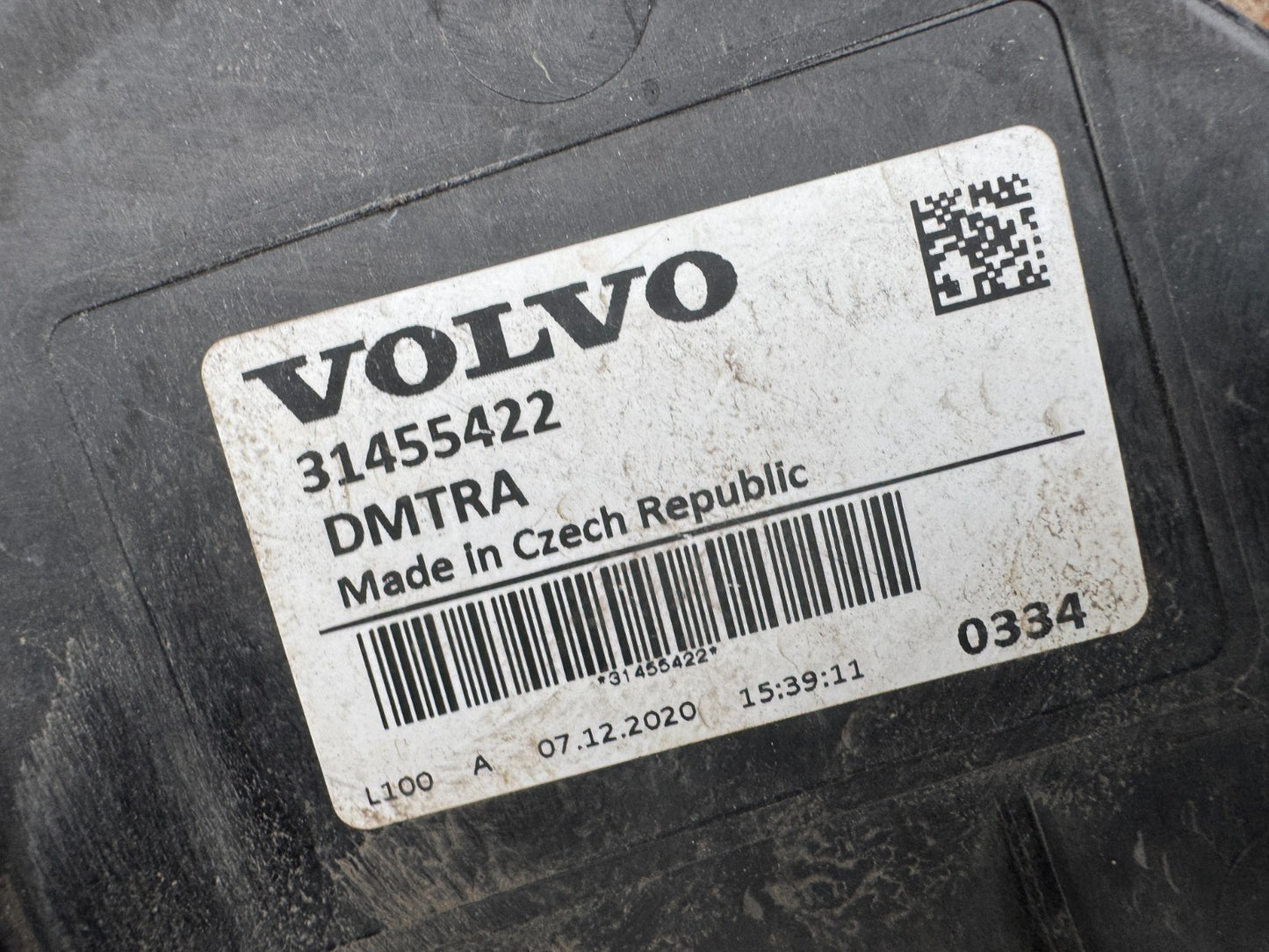 Volvo XC40 GENUINE intercooler air Duct With Motor 31455422 Damaged