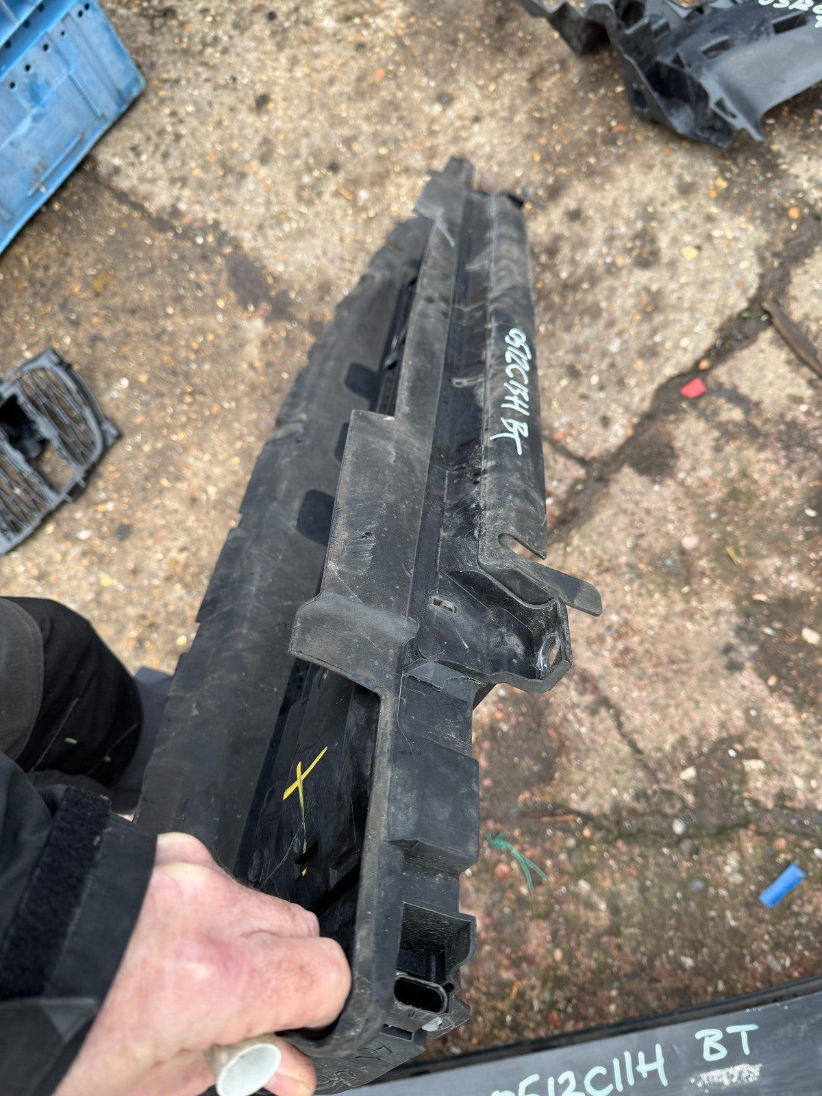 Volvo XC40 GENUINE intercooler air Duct With Motor 31455422 Damaged