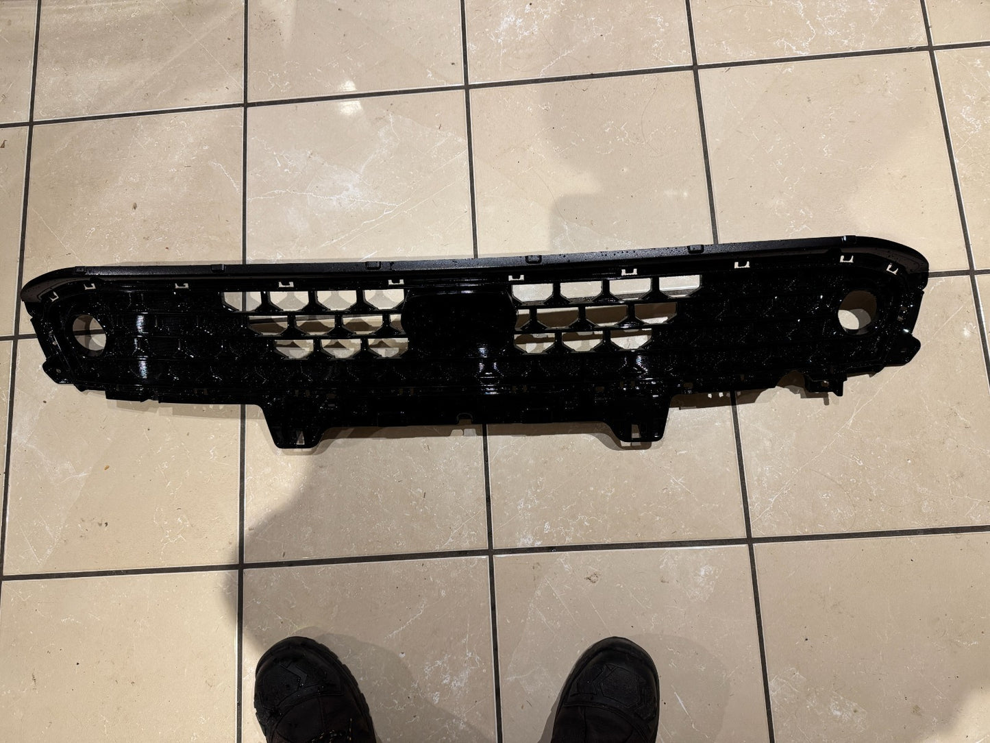 NEW HYUNDAI KONA FRONT BUMPER LOWER GRILLE 17-24  86560J9CD0 GENUINE