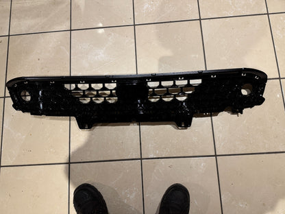 NEW HYUNDAI KONA FRONT BUMPER LOWER GRILLE 17-24  86560J9CD0 GENUINE