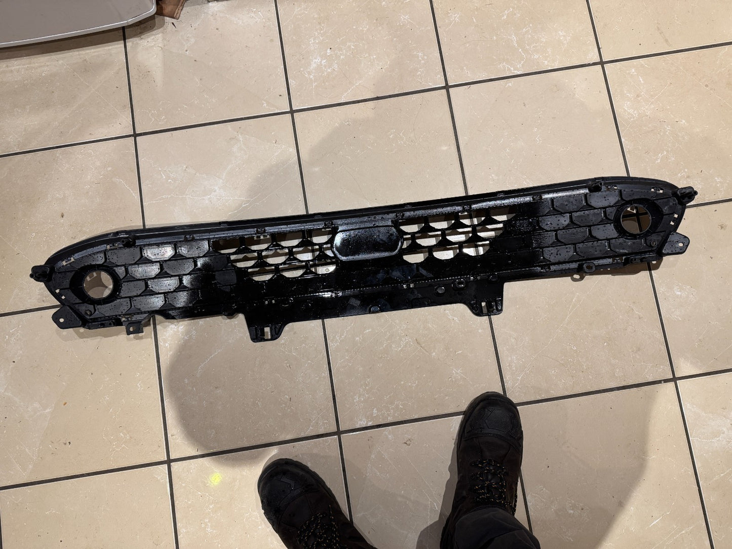 NEW HYUNDAI KONA FRONT BUMPER LOWER GRILLE 17-24  86560J9CD0 GENUINE