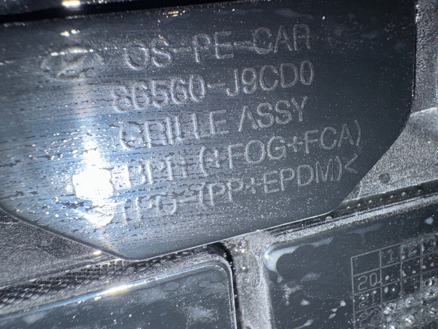 NEW HYUNDAI KONA FRONT BUMPER LOWER GRILLE 17-24  86560J9CD0 GENUINE