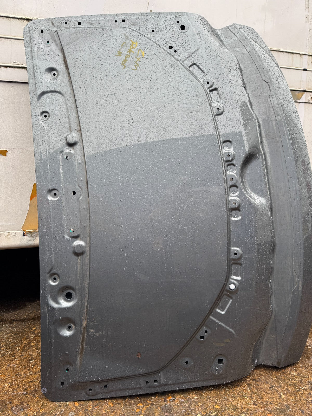 Polestar Polestar 4 Tailgate Boot Lid 2025 SUV (23-25) EV small dent