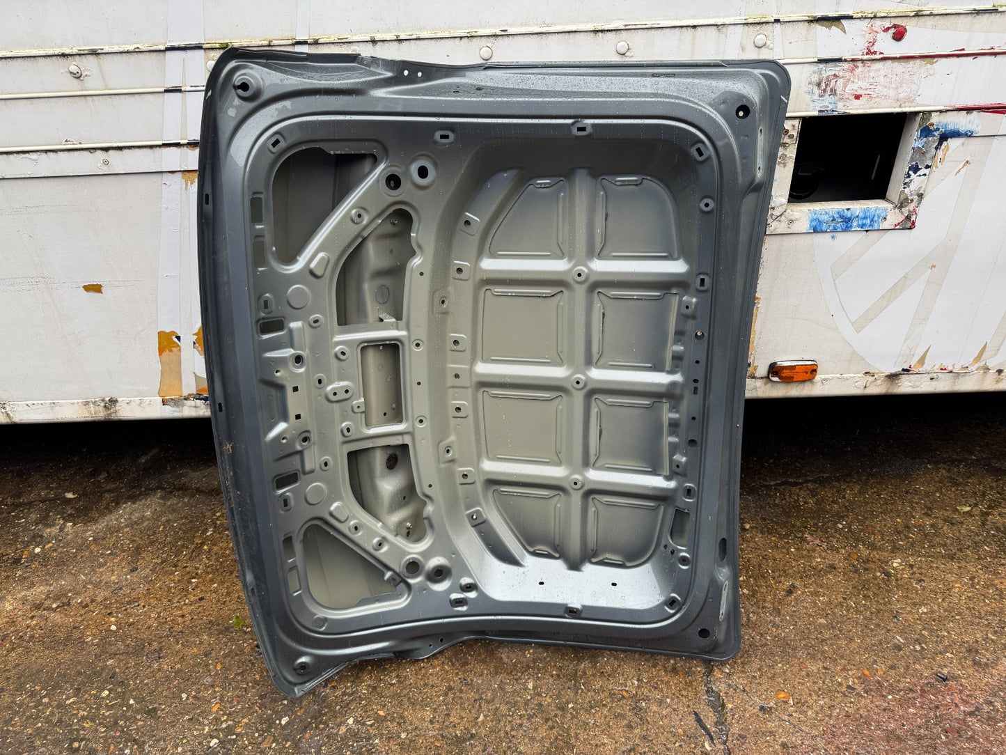 Polestar Polestar 4 Tailgate Boot Lid 2025 SUV (23-25) EV small dent