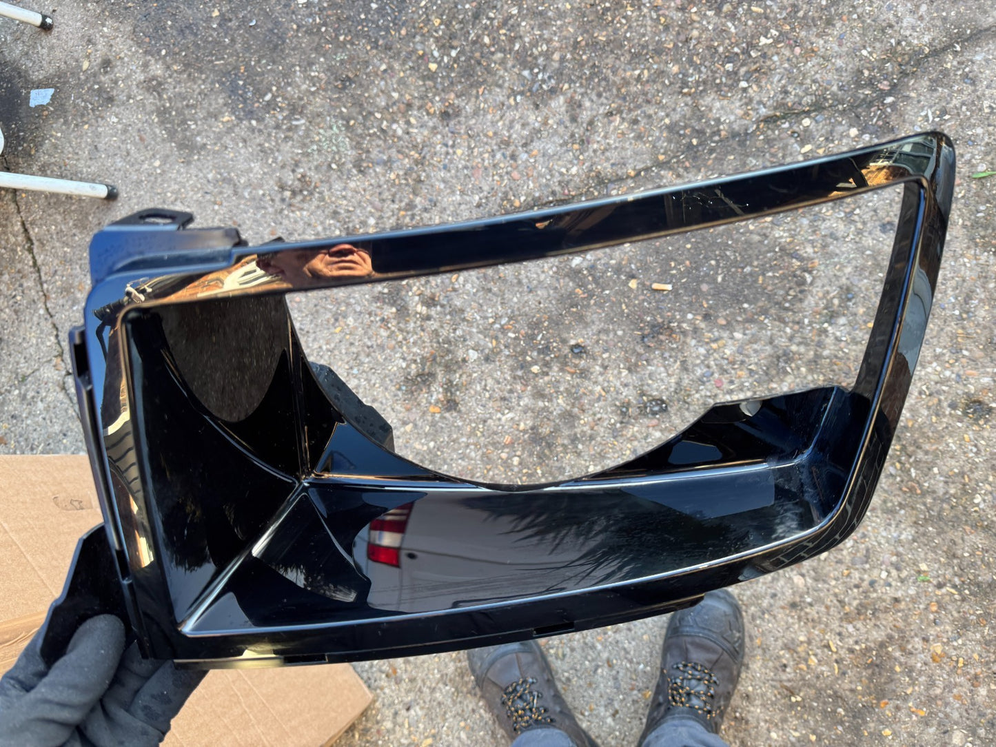 2025 Land Rover Defender L663 Front Left Headlamp Surround L8B2-13C025 scratched