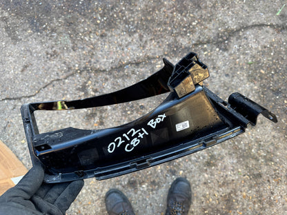 2025 Land Rover Defender L663 Front Left Headlamp Surround L8B2-13C025 scratched