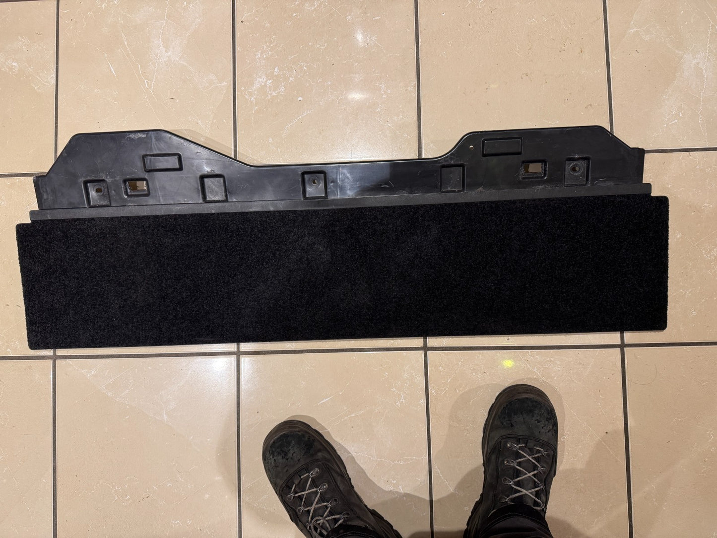 RANGE ROVER L405 4.4 SDV8 REAR TAILGATE LOWER CARPET TRIM EBONY CK52425A92A