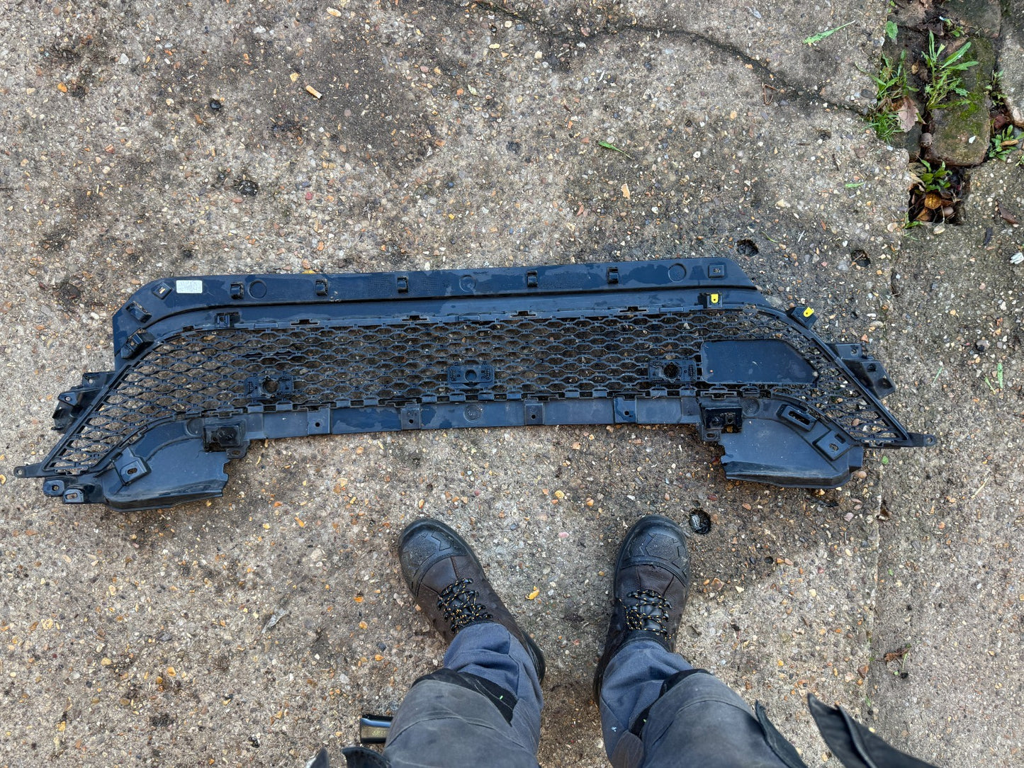 RANGE ROVER EVOQUE L551  2018-2024 GENUINE FRONT BUMPER LOWER GRILLE