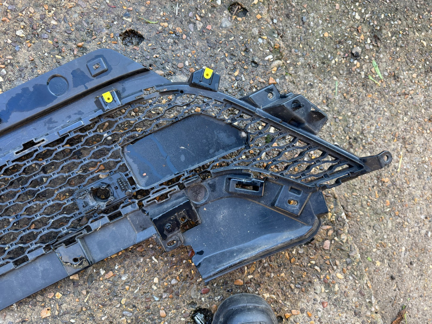 RANGE ROVER EVOQUE L551  2018-2024 GENUINE FRONT BUMPER LOWER GRILLE