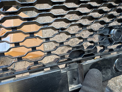 RANGE ROVER EVOQUE L551  2018-2024 GENUINE FRONT BUMPER LOWER GRILLE