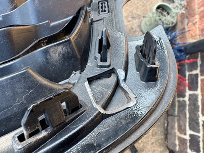 RANGE ROVER EVOQUE L551 FRONT BUMPER GRILL K8D28200 scratches/broken pin