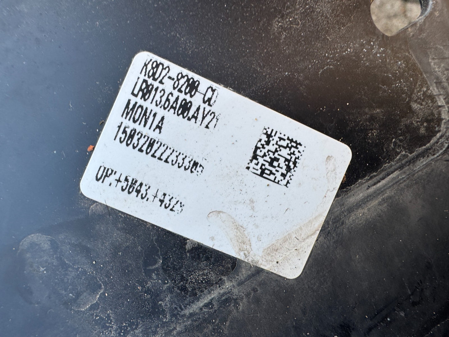 RANGE ROVER EVOQUE L551 FRONT BUMPER GRILL K8D28200 scratches/broken pin