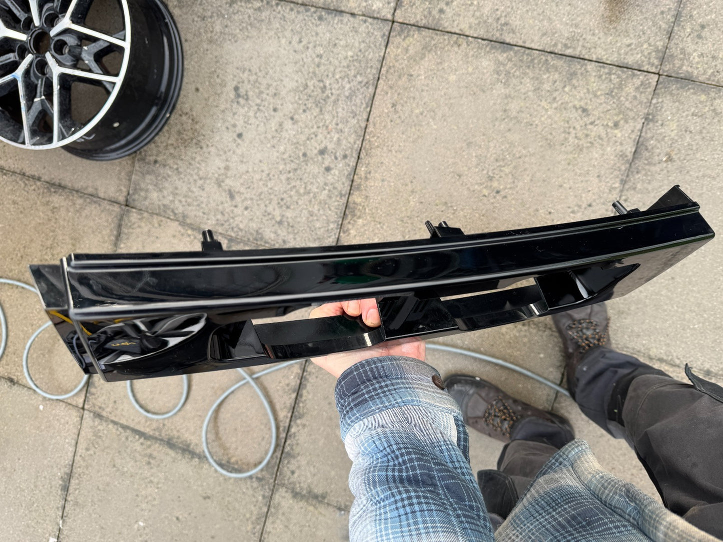 2025 GENUINE LAND ROVER DEFENDER L663 REAR LEFT BLACK LIGHT TRIM 2020+ 00211193