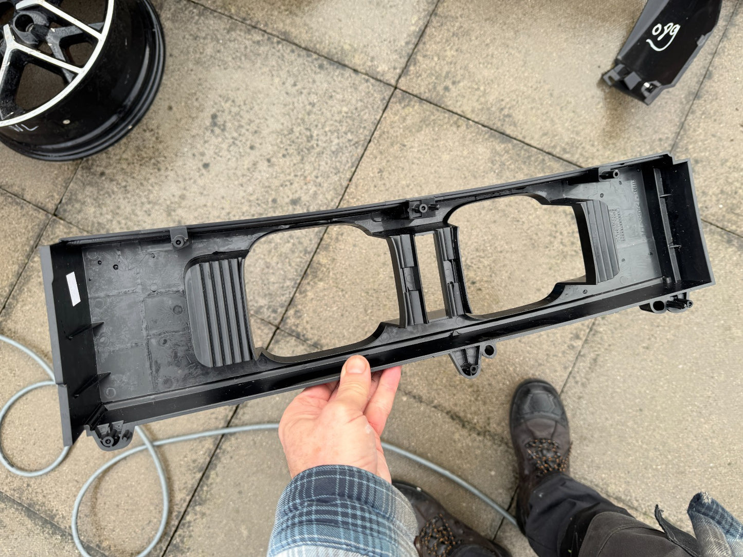 2025 GENUINE LAND ROVER DEFENDER L663 REAR LEFT BLACK LIGHT TRIM 2020+ 00211193