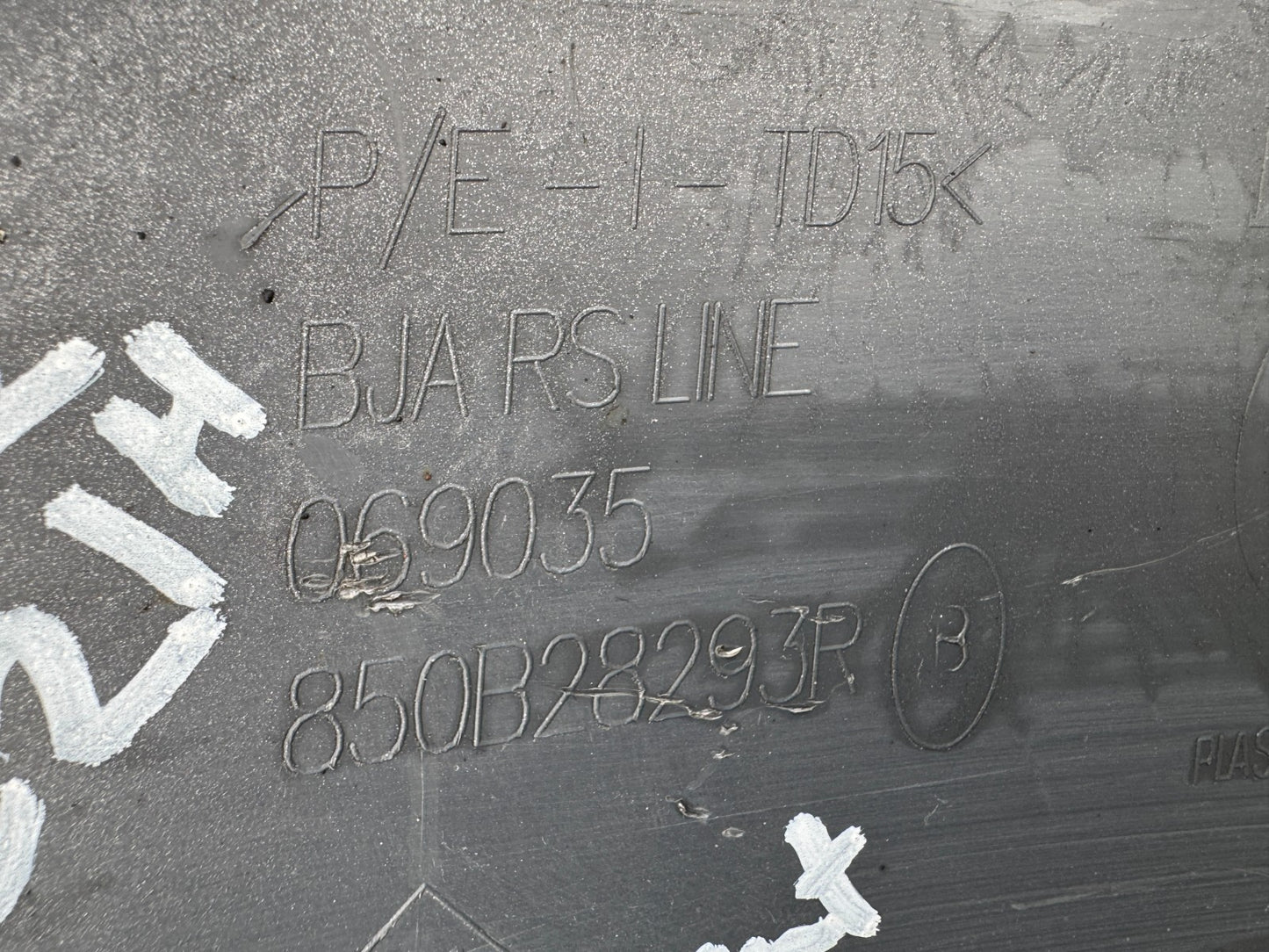 RENAULT CLIO RS LINE 2019 - 2023 GENUINE REAR BUMPER LOWER DIFFUSER 850B28293R