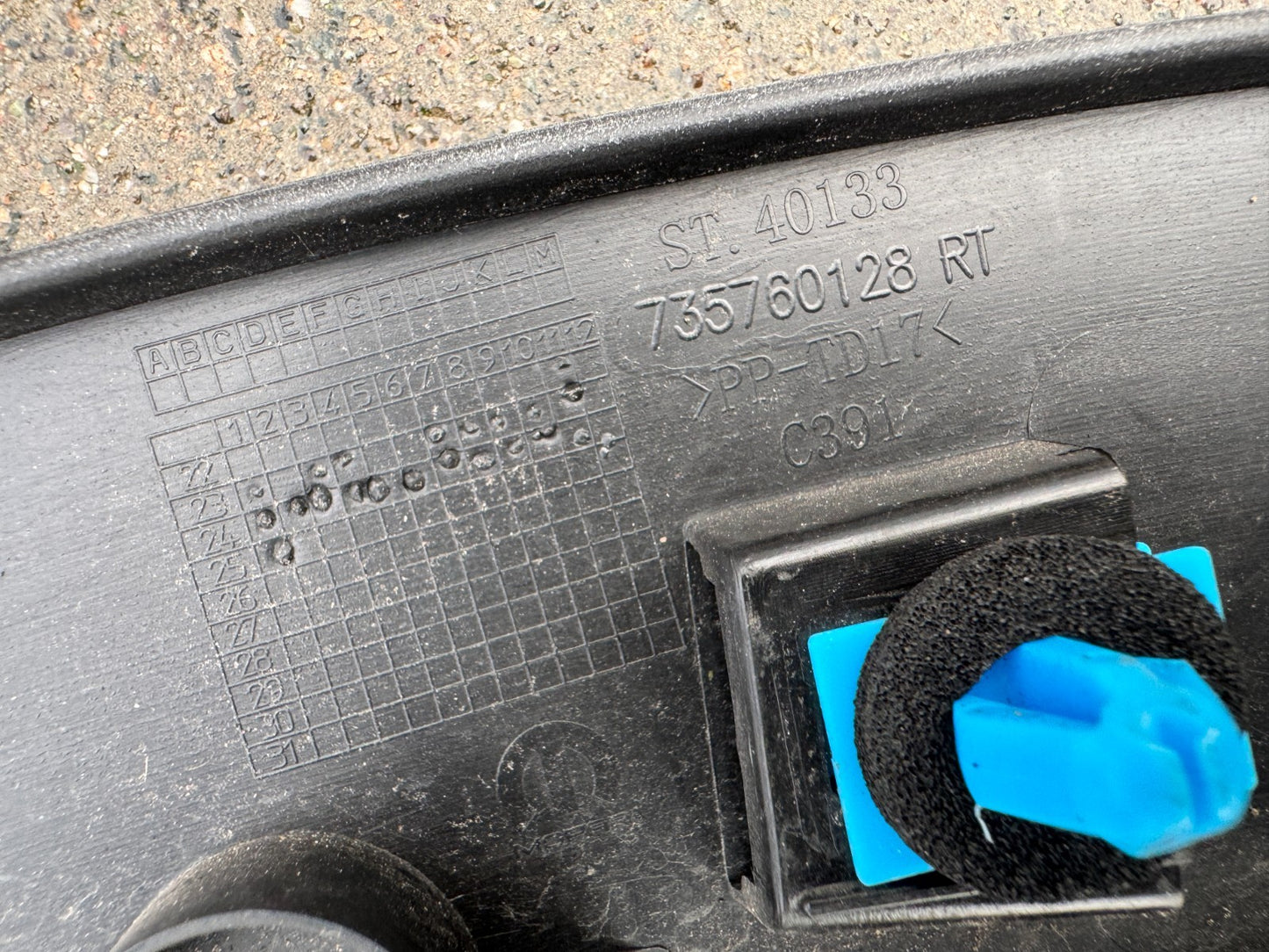 RIGHT REAR WHEEL ARCH TRIM COVER FIAT 600 23- 735760128