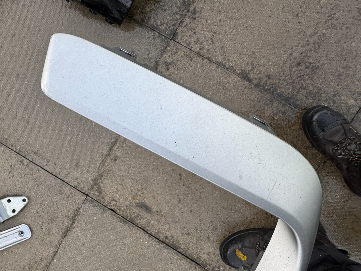 GENUINE AUDI Q2 FRONT BUMPER LOWER SIDE GRILL TRIM LEFT N/S SELENITE SILVER