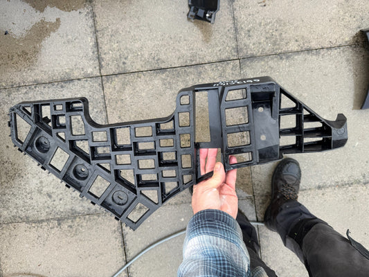 MG HS MK2 2024 BUMPER BRACKET MOUNT SUPPORT HOLDER 10952586