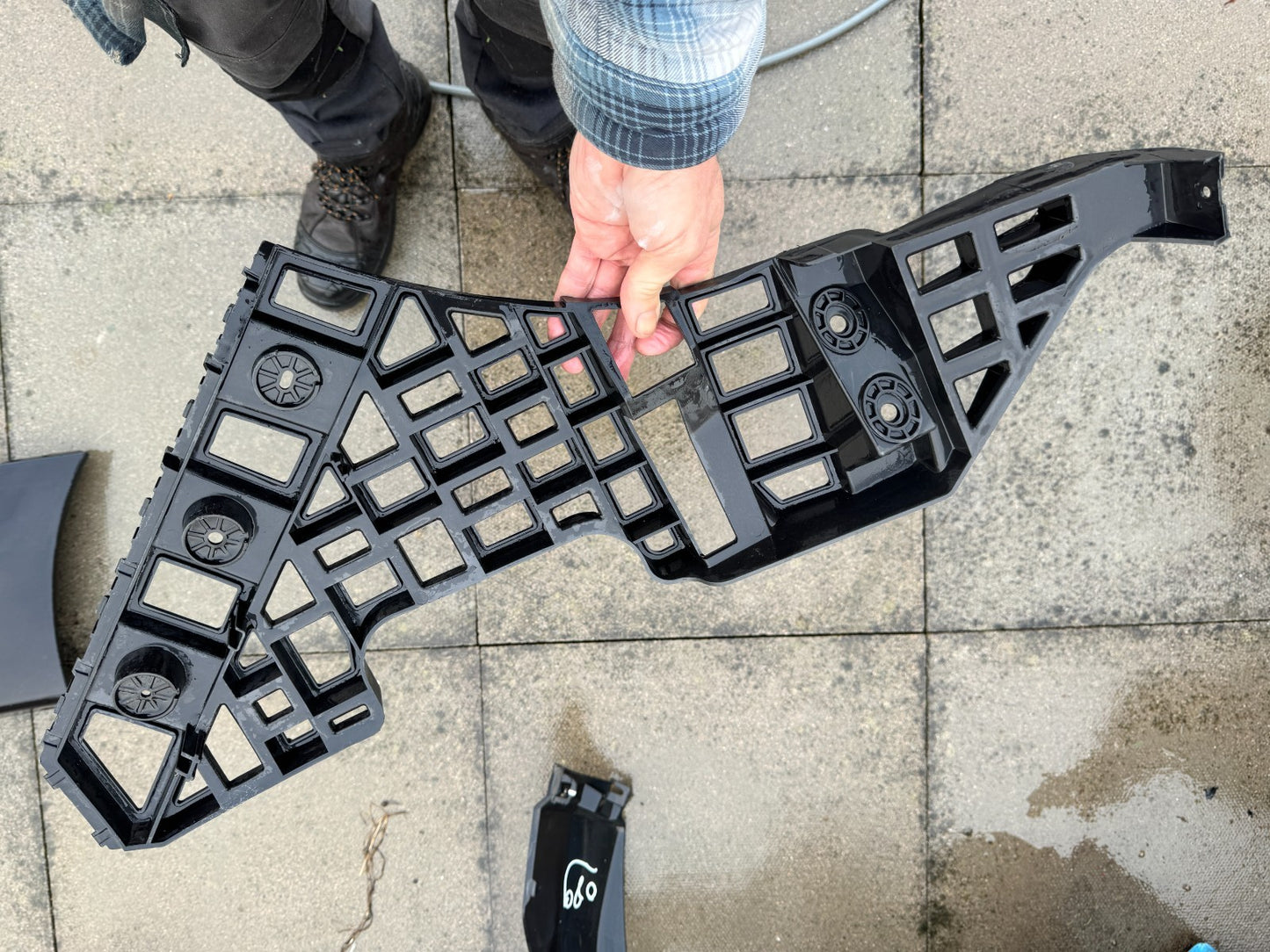 MG HS MK2 2024 BUMPER BRACKET MOUNT SUPPORT HOLDER 10952586