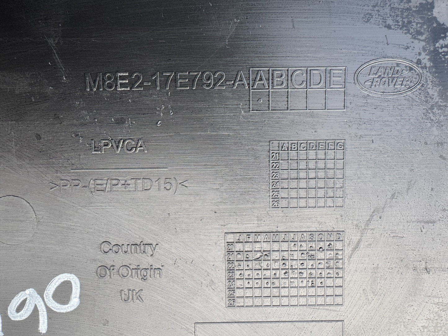 land rover range rover under cover/tray M8e217e792a scratches