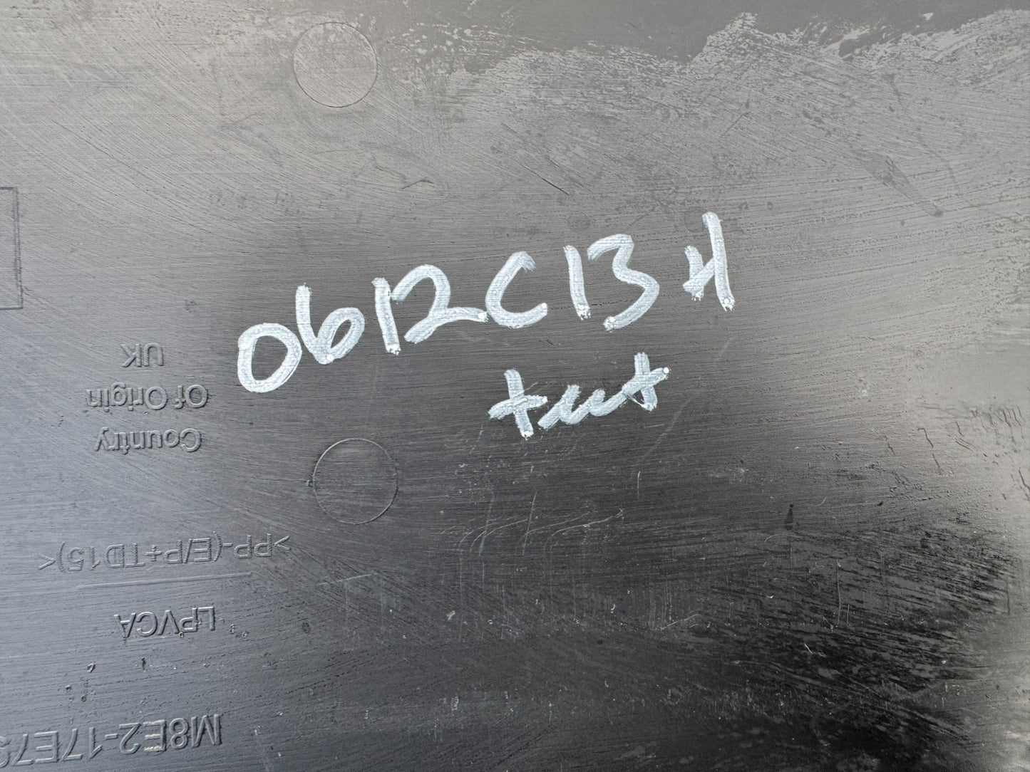 land rover range rover under cover/tray M8e217e792a scratches