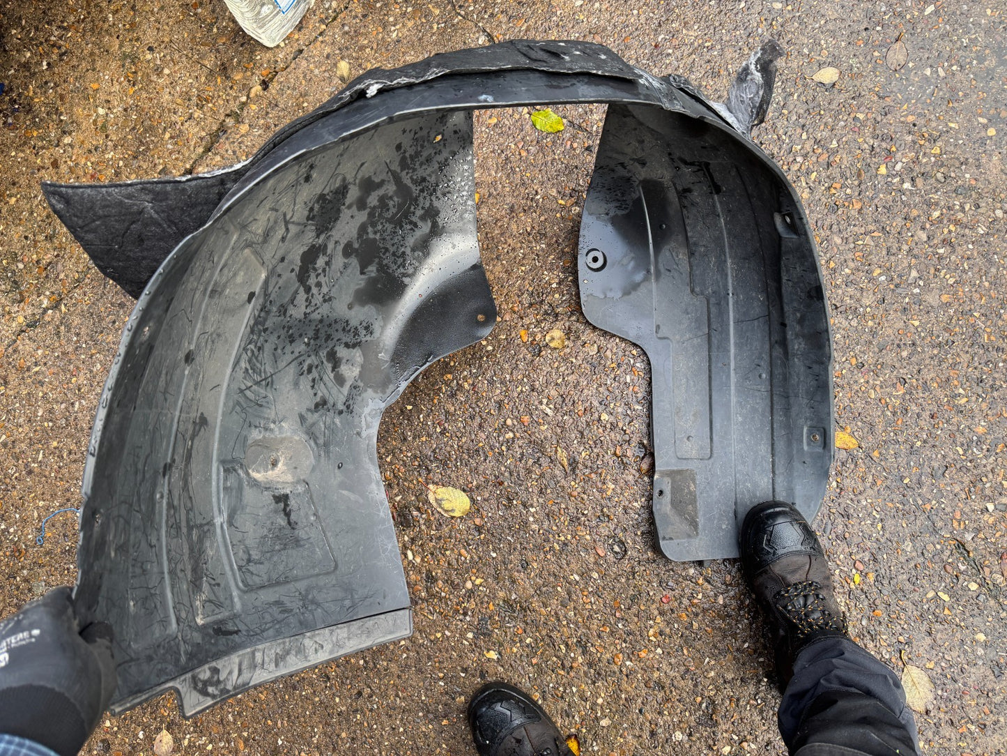 GENUINE 2021-2024 HYUNDAI IONIQ 5 FRONT LEFT SIDE WHEEL ARCH LINER 86813-GI000