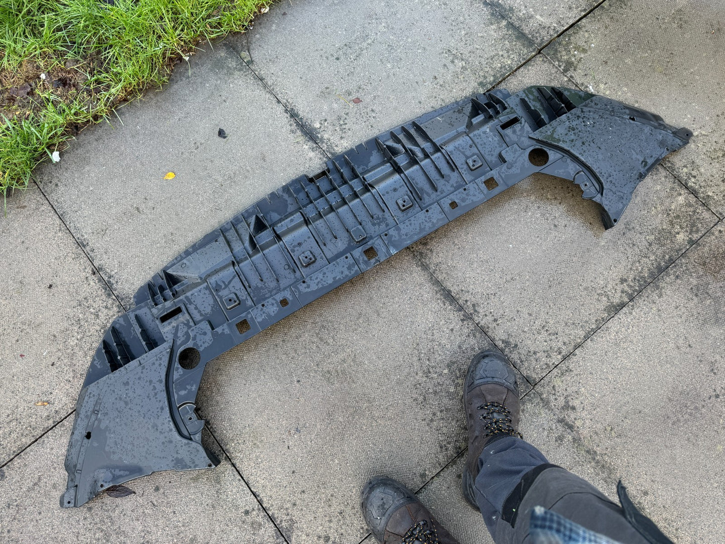 Genuine Volvo XC40 MK1 Front Bumper Undertray Cover Genuine P/N 32136051