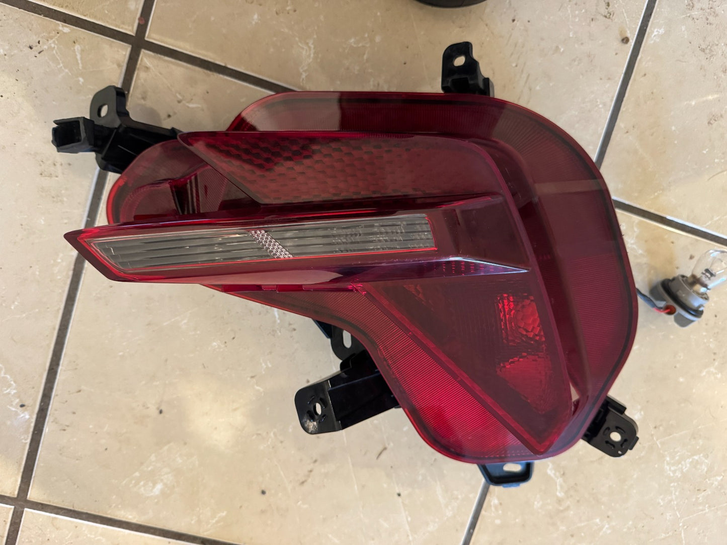 HYUNDAI TUCSON NX4 2020+ REAR LIGHT DRIVER SIDE GENUINE DAMAGED 92406-N7400