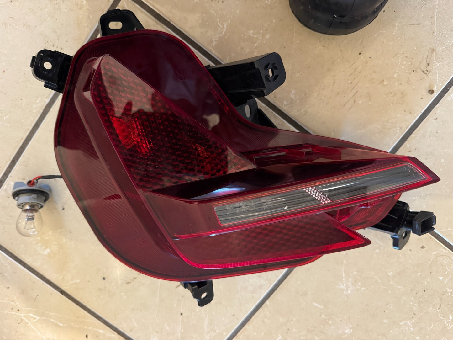 HYUNDAI TUCSON NX4 2020+ REAR LIGHT DRIVER SIDE GENUINE DAMAGED 92406-N7400